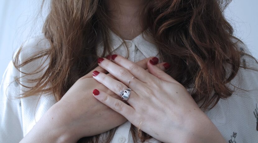 woman wearing silver-colored ring