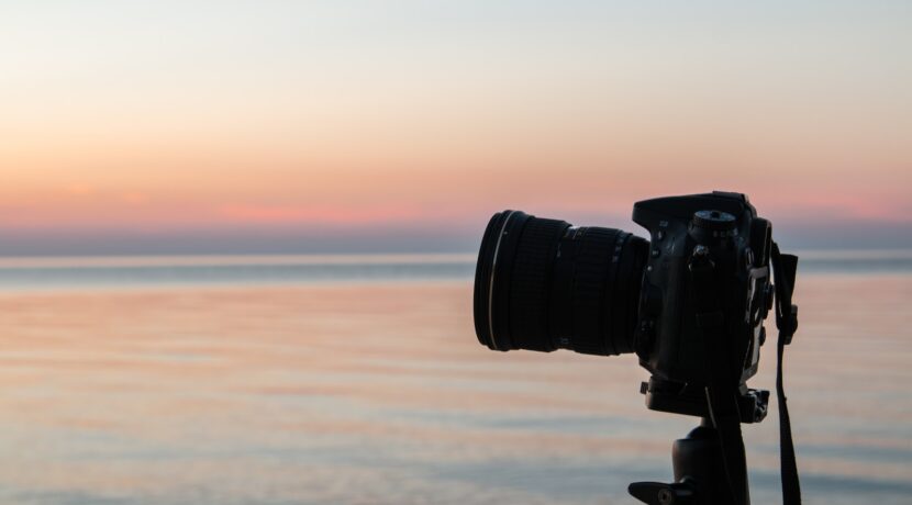 photo black DSLR camera on tripod